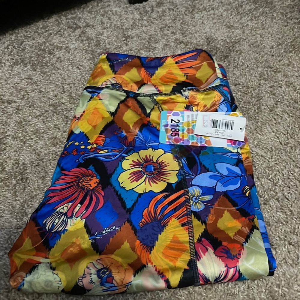 Lularoe Jade Capri workout pants size XL